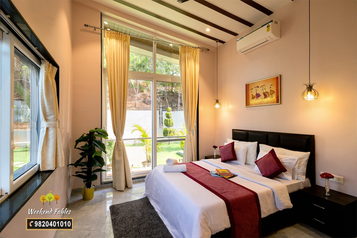 Dhomat e gjumit ngjallin një atmosferë të ngrohtë dhe mikpritëse, duke premtuar rehati maksimale mes një mjedisi të qetë. Çdo dhomë gjumi ka një krevat dopio "queen", ajër të kondicionuar, një gardërobë dhe një banjë ngjitur.