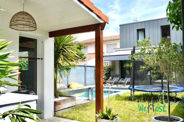 Sublime family home with pool – Primerose