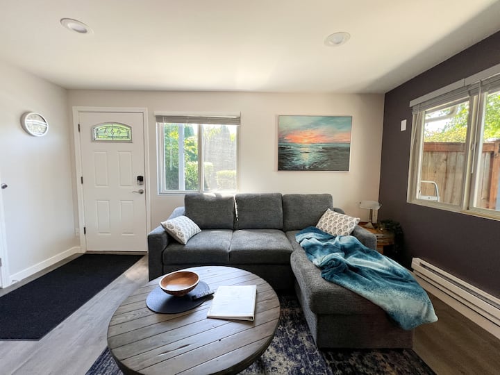 Location! Cozy Home At Issaquah Front St. - Sammamish, WA