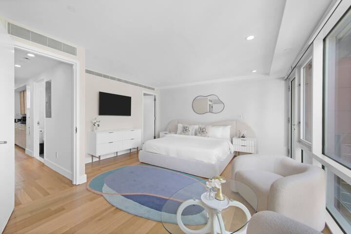 Luxury Vibe Penthouse Triplex in NYC gallery image 2