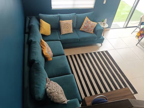 Safe and centrally located accommodation. Private neighborhood