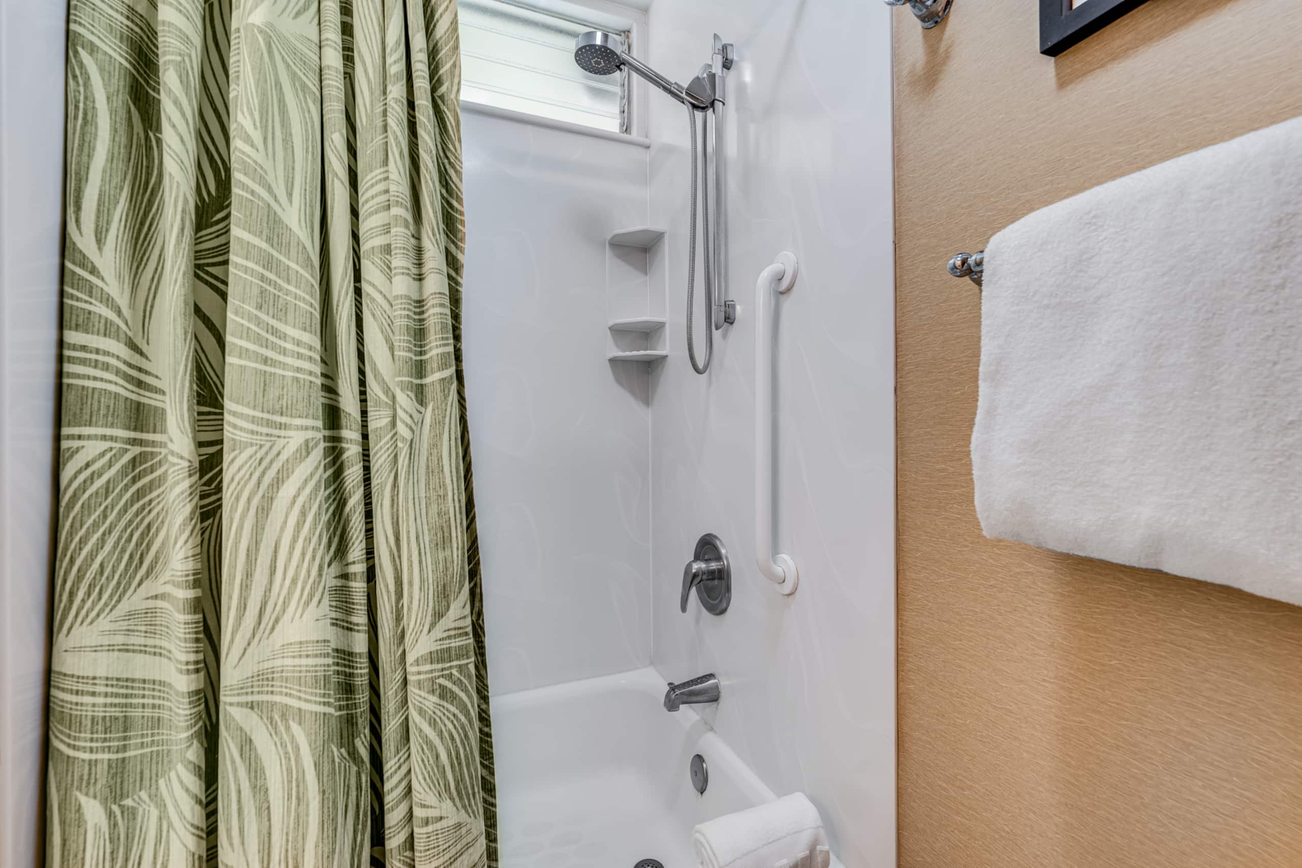 Condo in Lahaina · ★4.98 · Studio · 1 bed · 1 bath - Image 19