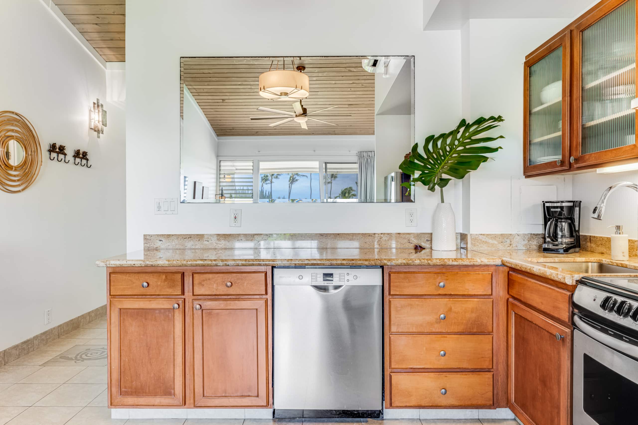 Condo in Lahaina · ★4.98 · Studio · 1 bed · 1 bath - Image 10