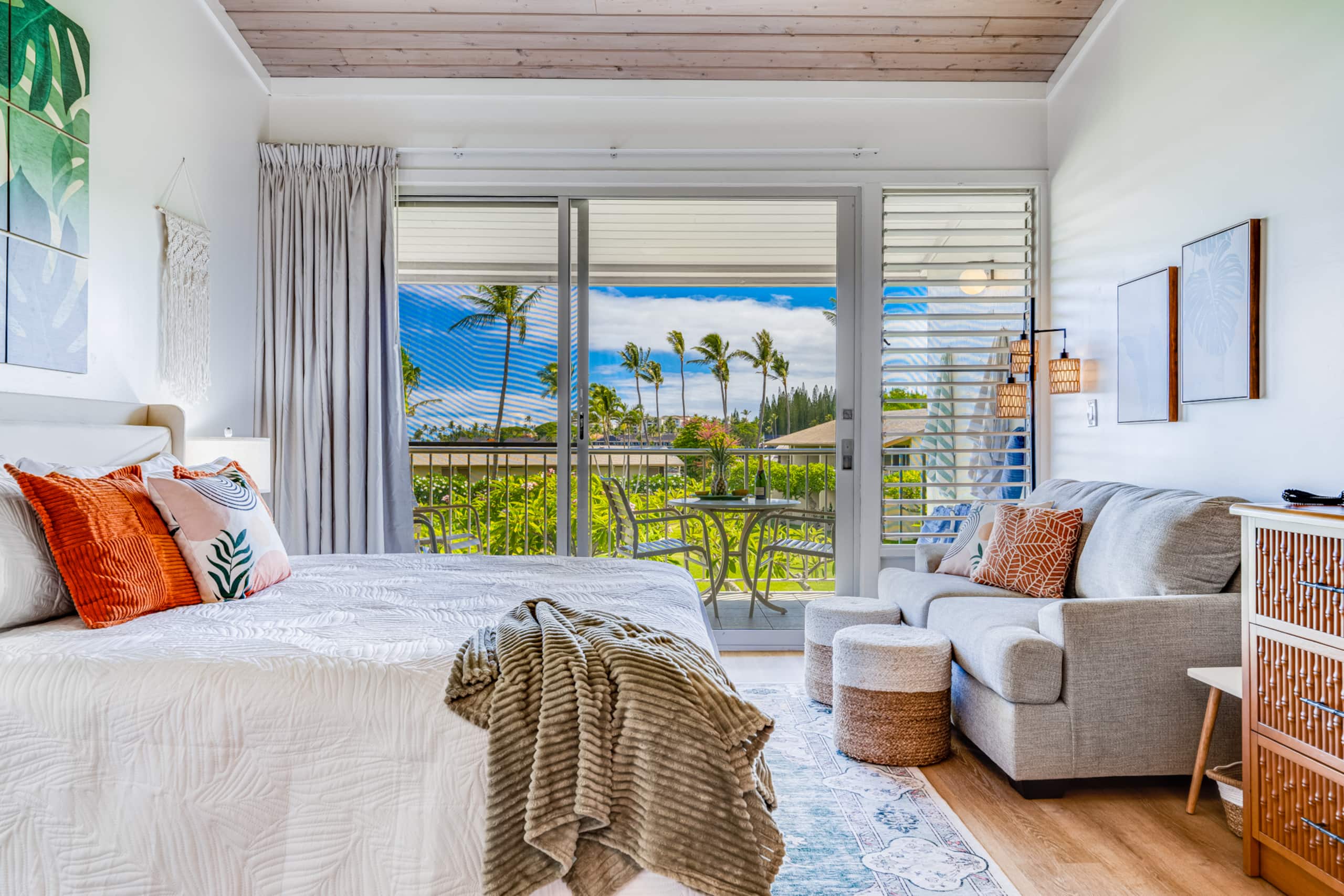 Condo in Lahaina · ★4.98 · Studio · 1 bed · 1 bath - Image 2