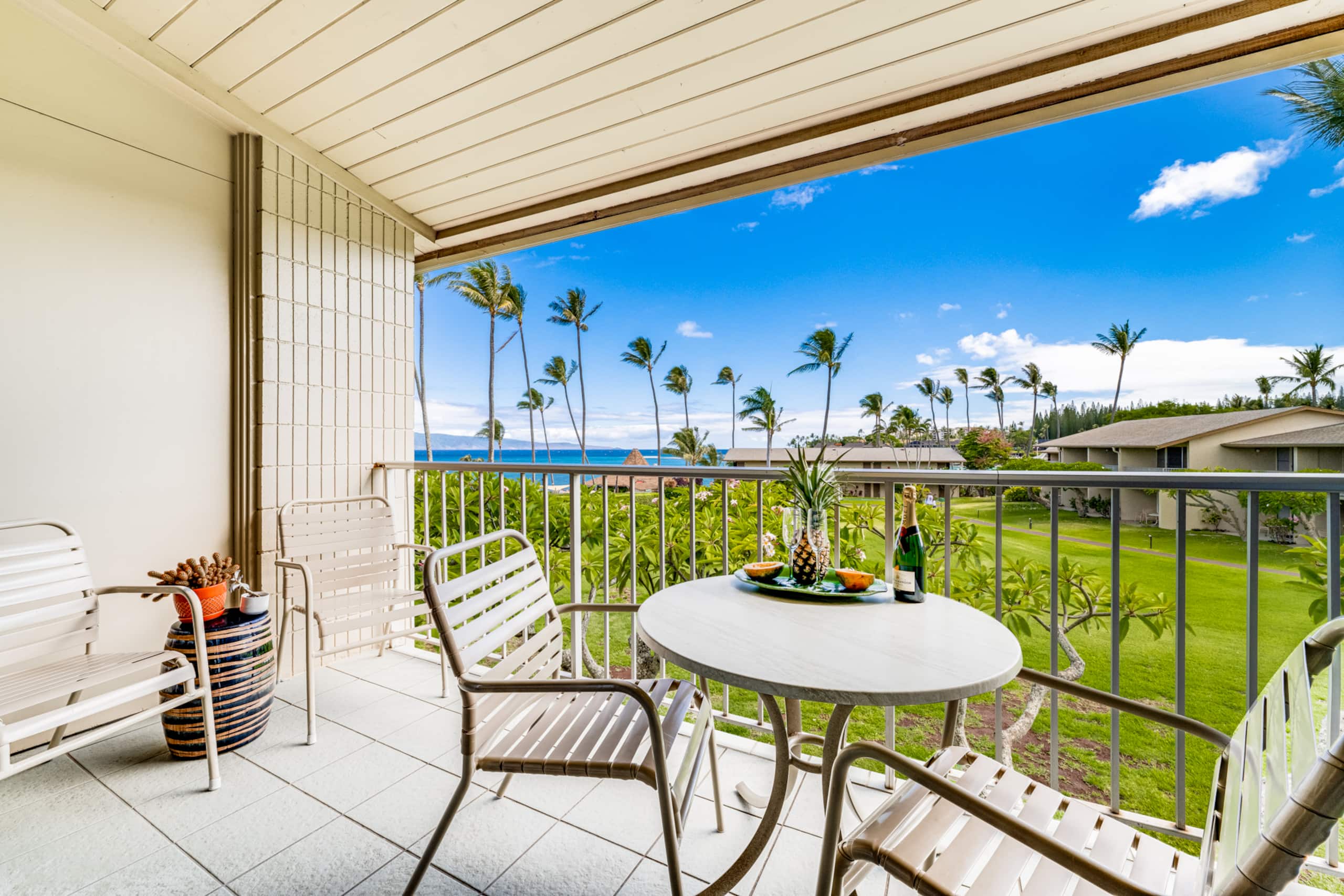 Condo in Lahaina · ★4.98 · Studio · 1 bed · 1 bath - Image 23