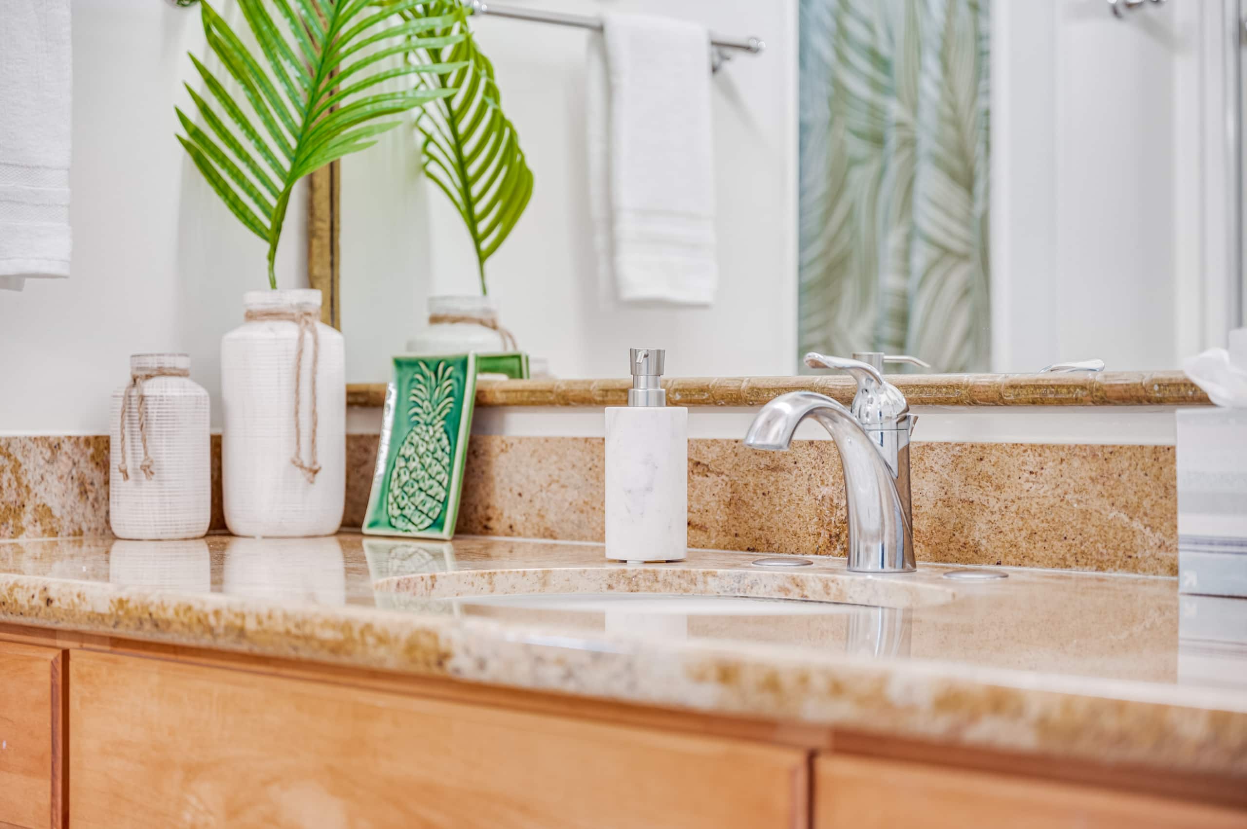 Condo in Lahaina · ★4.98 · Studio · 1 bed · 1 bath - Image 14