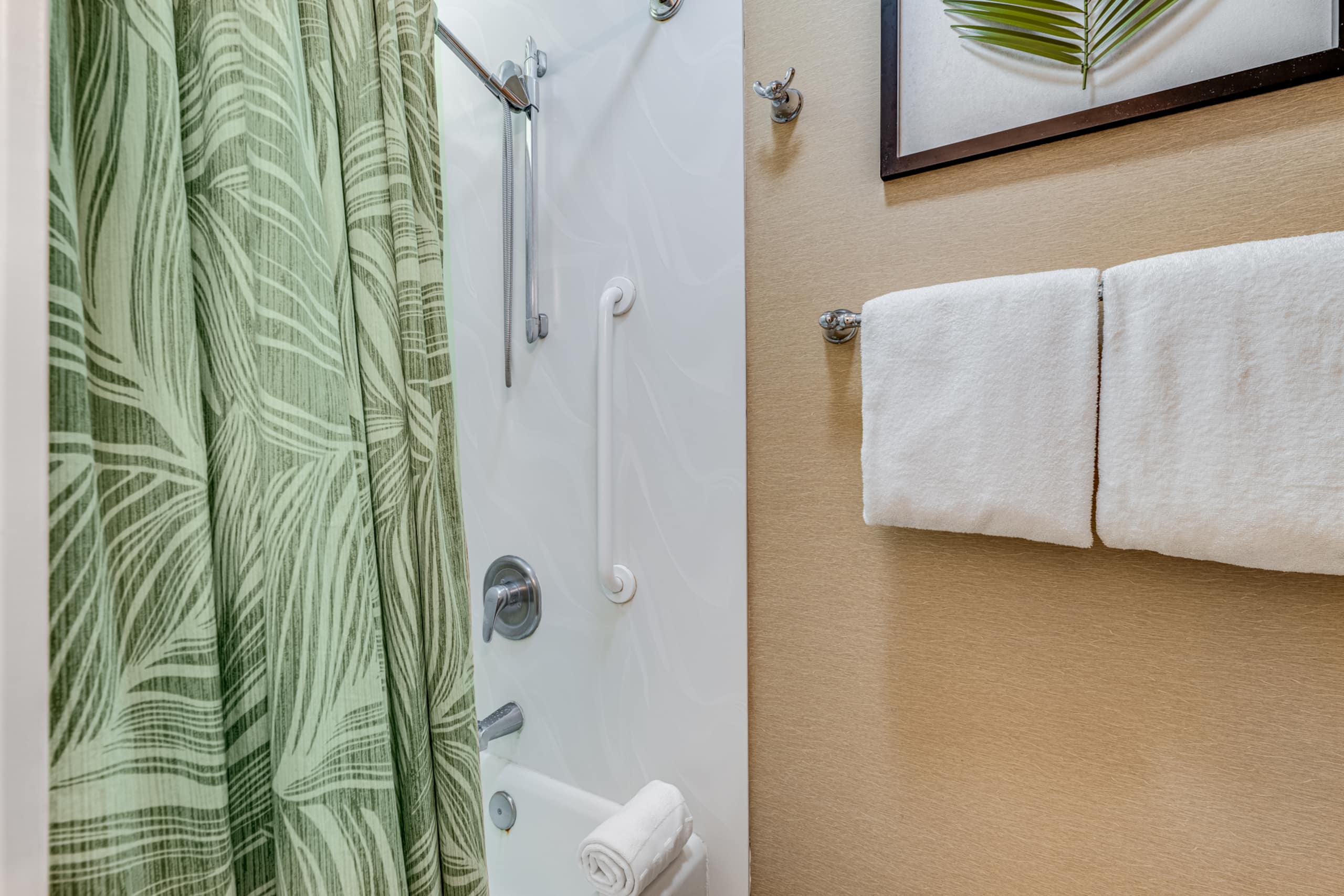 Condo in Lahaina · ★4.98 · Studio · 1 bed · 1 bath - Image 18