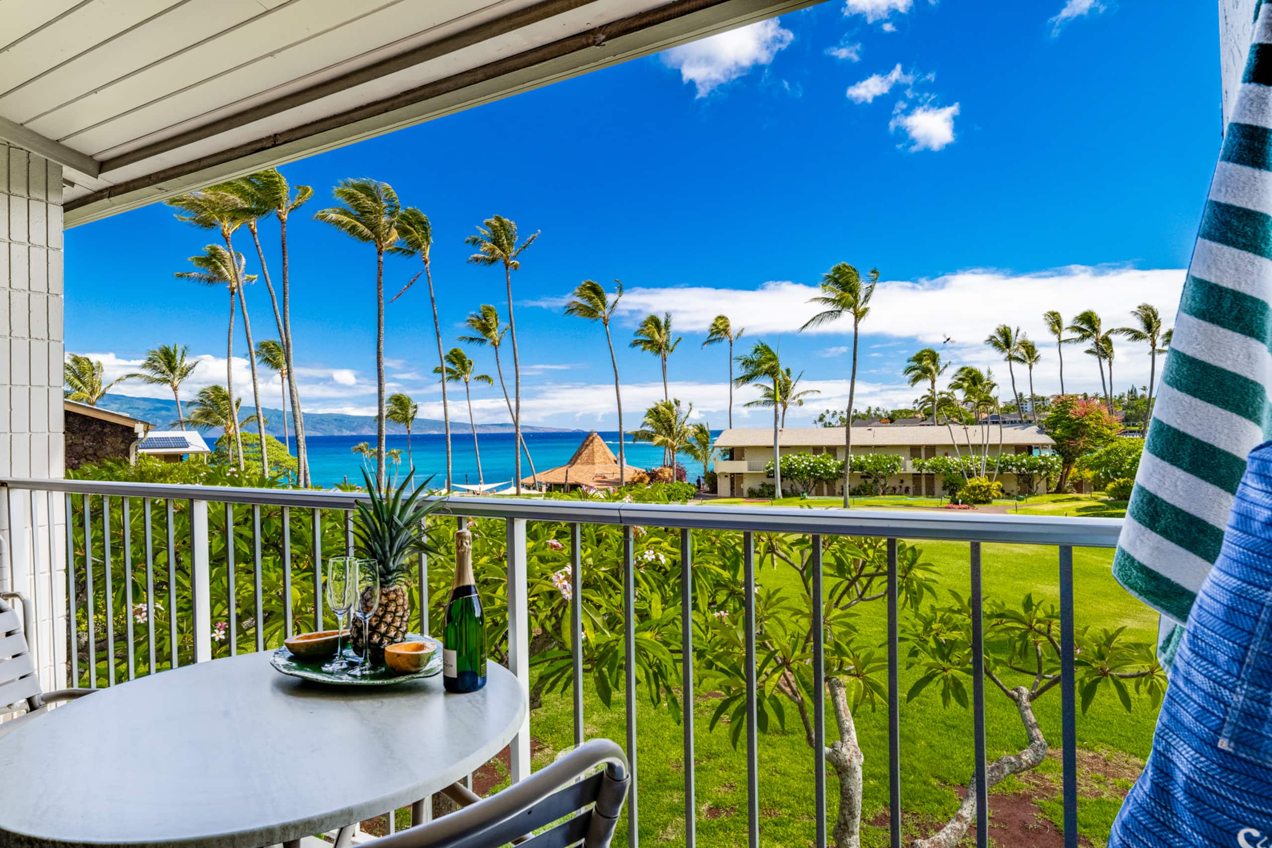 Condo in Lahaina · ★4.98 · Studio · 1 bed · 1 bath - Image 22
