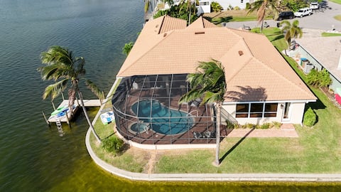 Popular Airbnb listing: CasaSuLago Sunset Lakefront, Saltwater Pool & Spa! in Cape Coral / Fort Myers