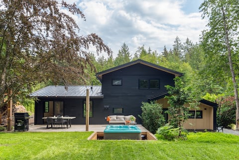 Wellness Oasis: hot tub, sauna, cold plunge