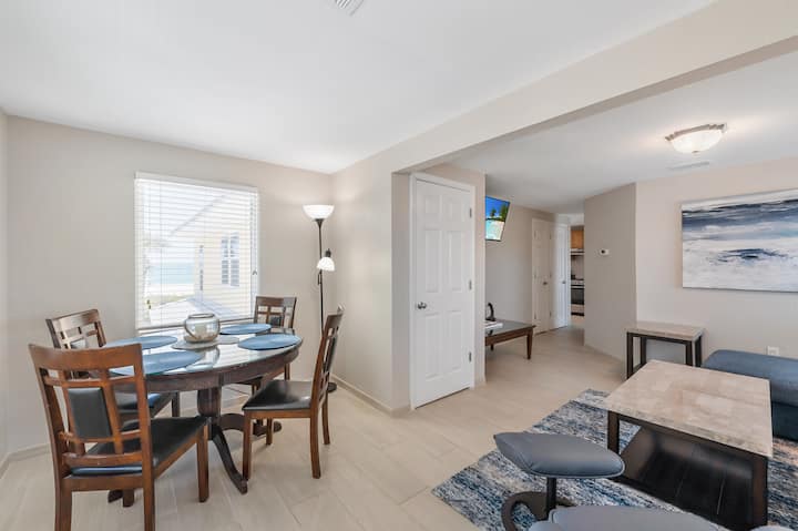 2nd Floor 1 Bedroom Unit W/ Deck - Venice, FL