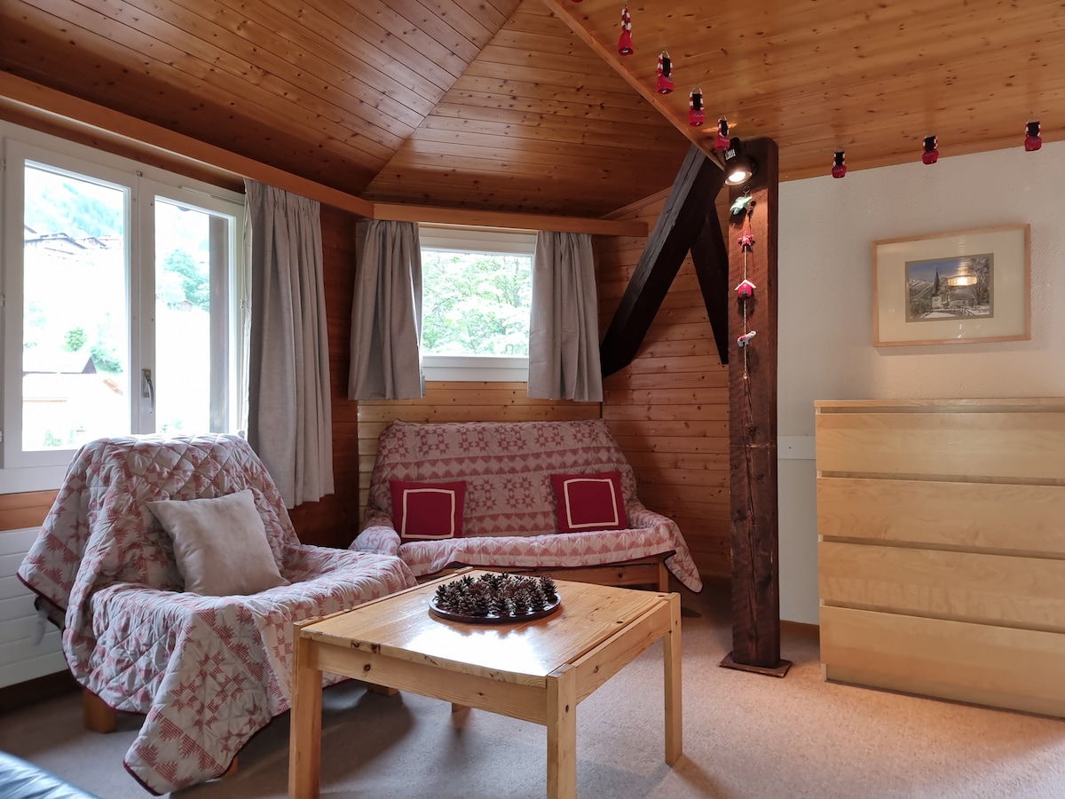 Successful Airbnb property: Superb views from this top floor apartment in Lauterbrunnen