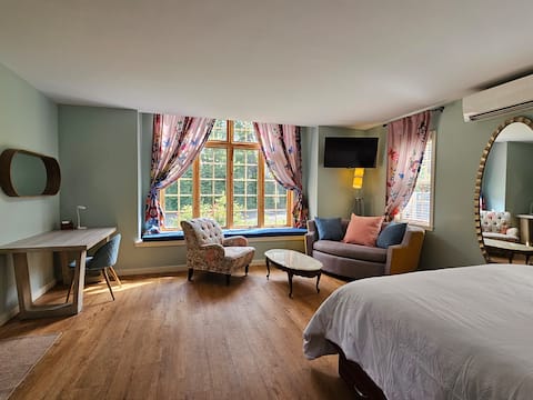 Powder Forest Guest House Room 1