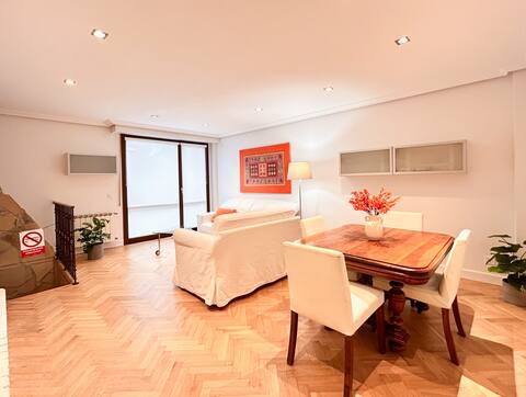 Successful Airbnb property: Cozy house with a beautiful garden and parking in Donostia San Sebastián