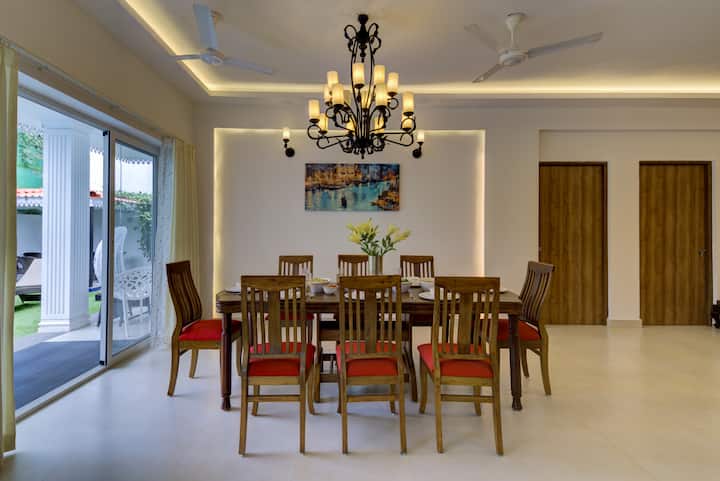 Dining area image 1