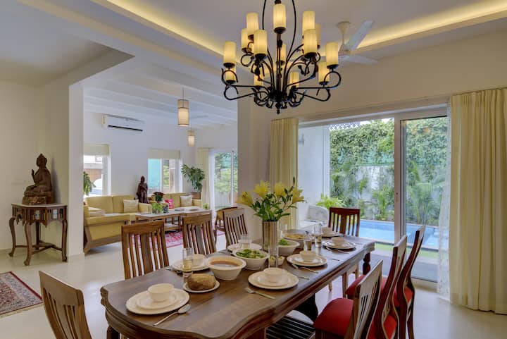 Dining area image 2