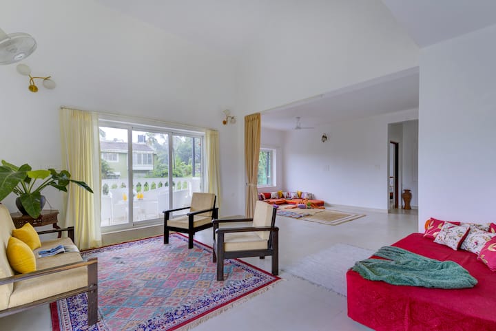 Living room image 7