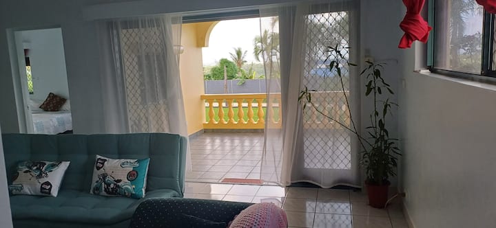 Double Bed Or Four Single Beds. - Vanuatu
