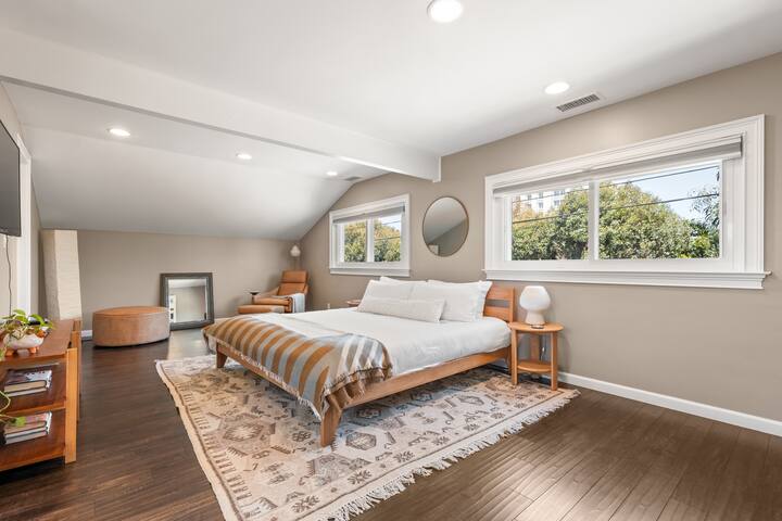 Spacious Westchester/PDR Home 5BR/4Bath Patio BBQ gallery image 3