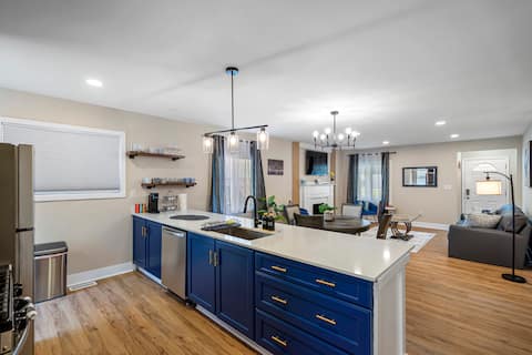 Cozy & Updated Gem Near DT Clawson