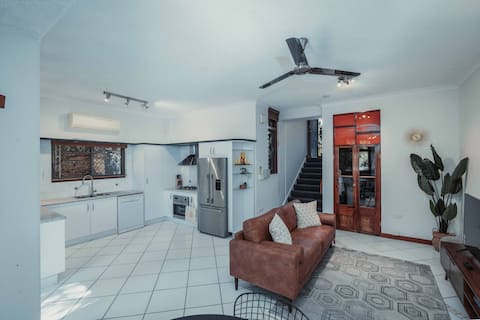 Top performing Airbnb: Garden Nook · 2BR · Pool · Private Garden Nr Beach in North Ward