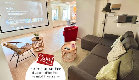 Modern 3 BR: Home Cinema, Parking, Lake Nearby