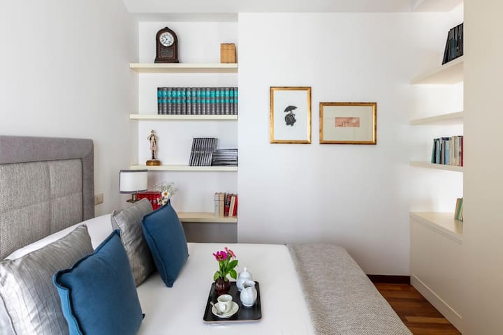 Prestigious Apartment in Historic Caetani Palace gallery image 4