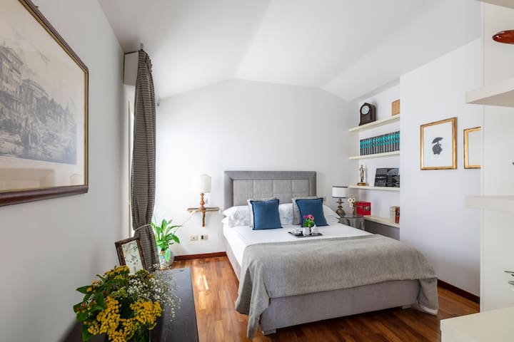 Prestigious Apartment in Historic Caetani Palace gallery image 2