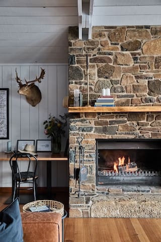 Currawong Lakes – The Lake House