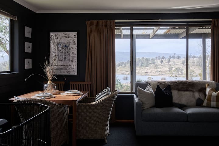 Currawong Lakes – Bush cabin One