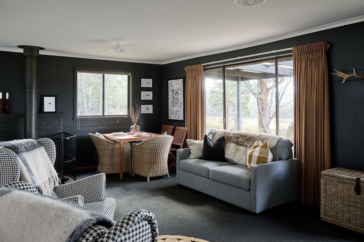 Currawong Lakes – The Masters Cabin