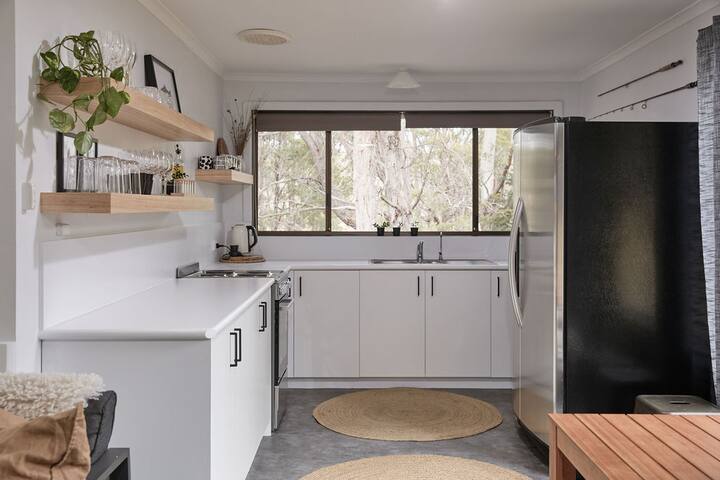 Currawong Lakes – The Hideaway Cabin gallery image 4