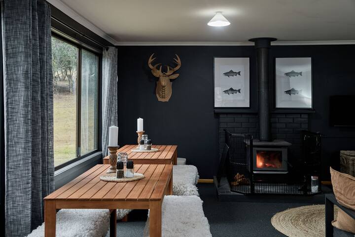 Currawong Lakes – The Hideaway Cabin gallery image 2