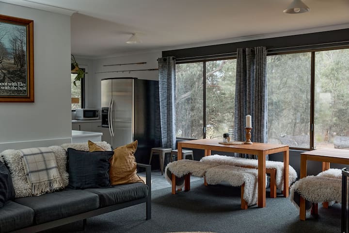 Currawong Lakes – The Hideaway Cabin gallery image 3