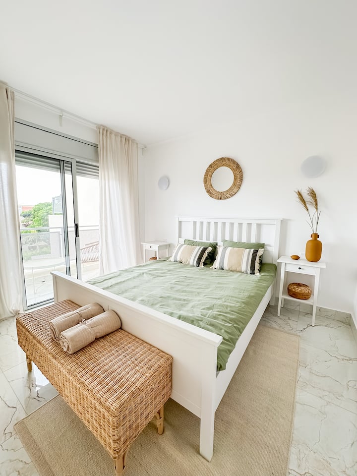 Dormitorio principal con baño