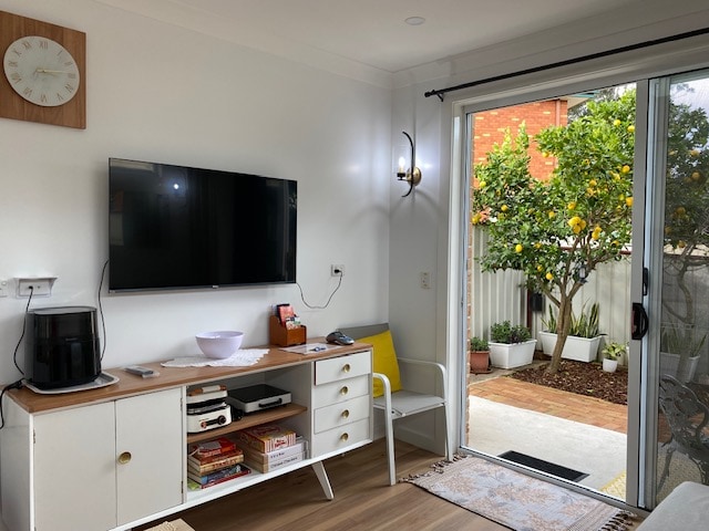 Quite New/near CBD/ private access/ parking spot