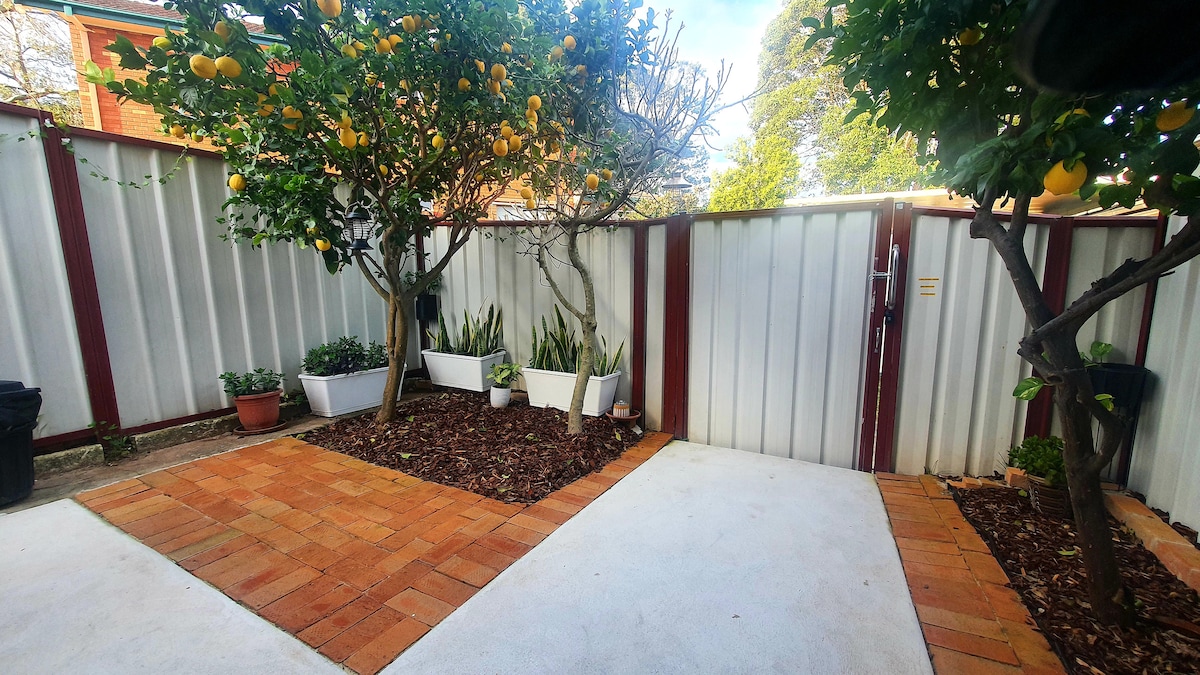 Quite New/near CBD/ private access/ parking spot