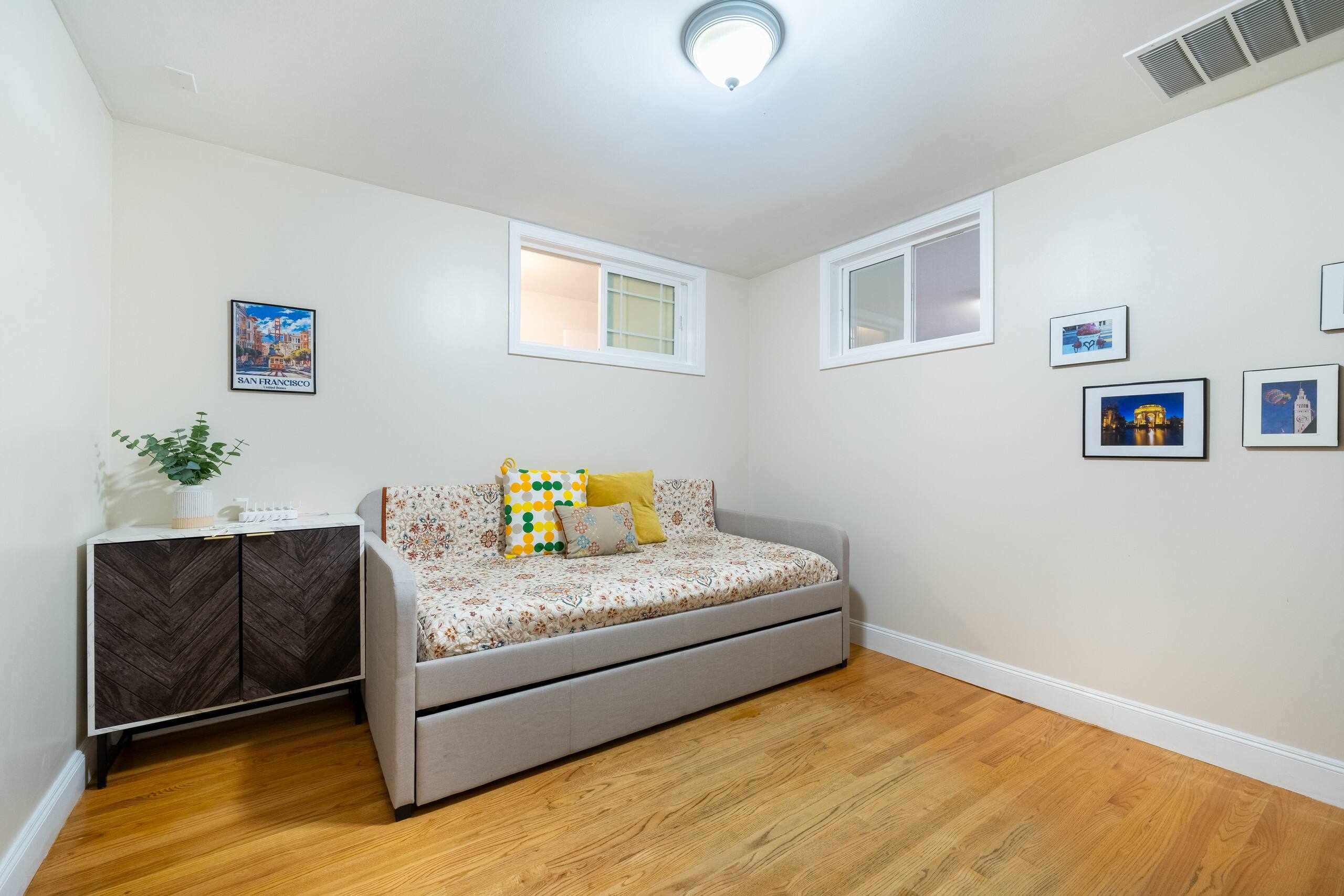 Home in San Francisco · ★4.98 · 2 bedrooms · 5 beds · 2 baths - Image 3