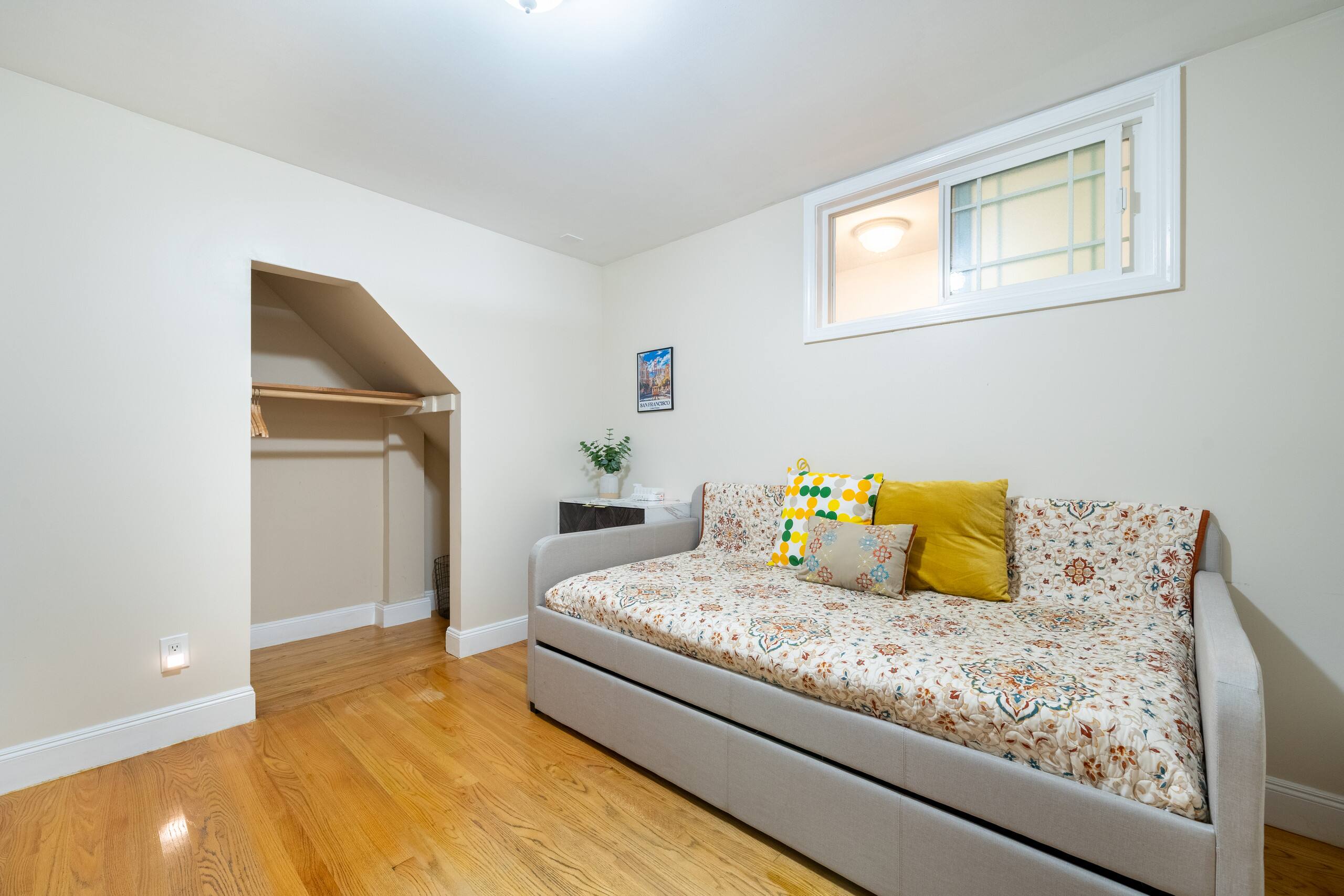 Home in San Francisco · ★4.98 · 2 bedrooms · 5 beds · 2 baths - Image 6