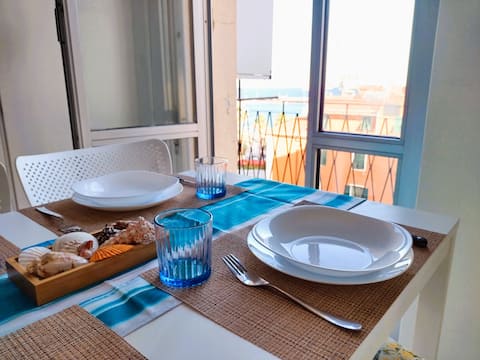 The Penthouse on the Port: Sea View, Terrace, City Center