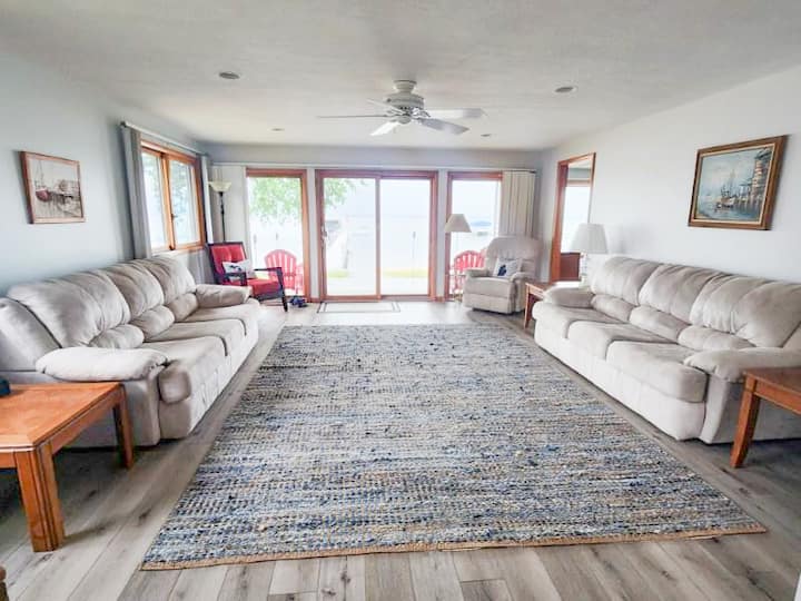 Large Lake Front Home, Great For Bigger Families! - Houghton Lake, MI