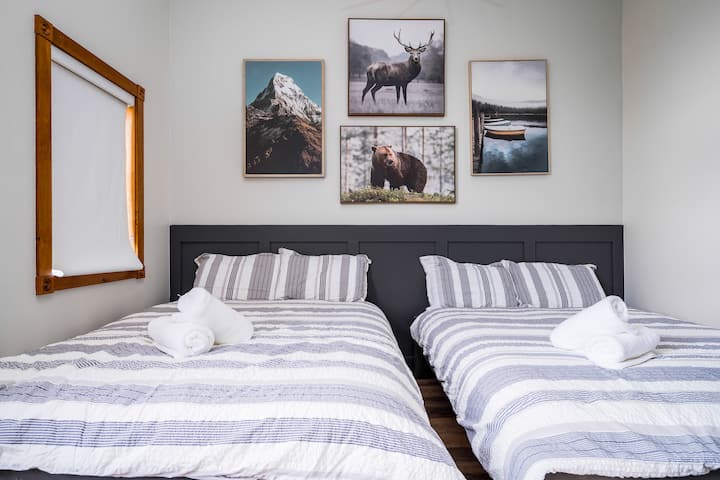 2 bračna kreveta (160x200) u spavaćoj