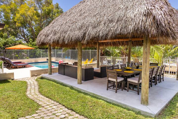 4-min Walk to Beach/Pool/Tiki Canal Boat Dock gallery image 3