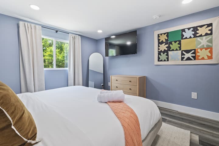 Bračni krevet (180x200) s Roku TV-om