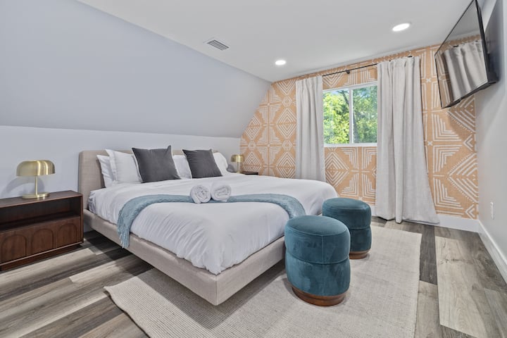 Bračni krevet (180x200) s Roku TV-om