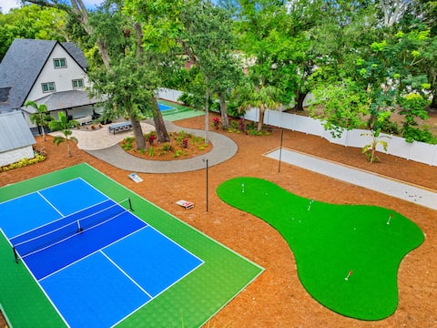 Luxury 9BR Home •Pool•Hot Tub•Arcade•Sleeps 17