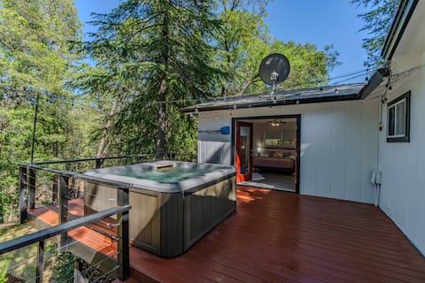 Cozy Cabin • Hot Tub • FireTable • Near Kirkwood