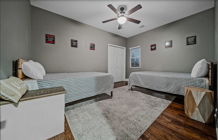 house on the hill ロンパースとボンネット 10/8まで m*i様 house on the hill ロンパース&レギンス&ボンネットセ m*