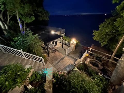 Private Waterfront Cottage at Lake Simcoe