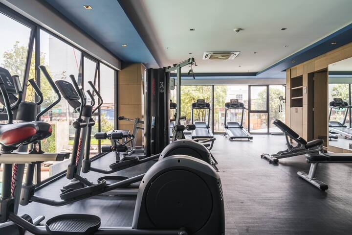 Gin & White 2BR Minimalist Polanco Retreat w/Pool gallery image 5